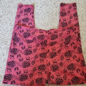 # L007 (CH) NWOT LuLaRoe Rose and Black Elephant Print Leggings